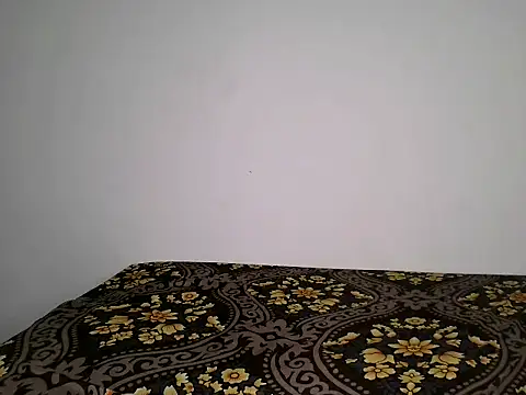 Snapshot of suzan_melly chatting on June 27, 2026, 12:22 pm suzan melly online show from June 27, 2026, 12:22 pm