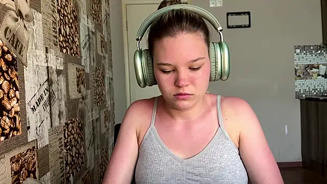 HellyRay online show from June 16, 2026, 1:03 pm