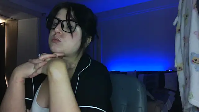 Snapshot of LucyLou31 chatting on June 14, 2026, 2:52 pm LucyLou31 online show from June 14, 2026, 2:52 pm