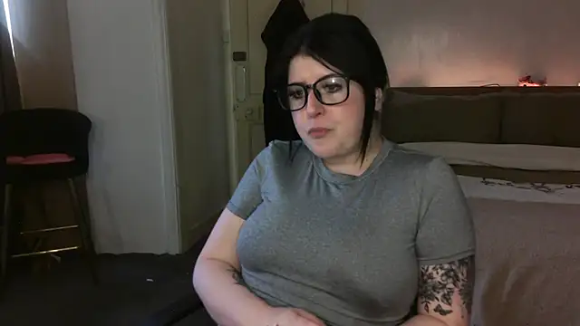 Snapshot of LucyLou31 chatting on July 4, 2026, 2:56 pm LucyLou31 online show from July 4, 2026, 2:56 pm