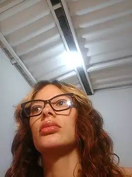 karenarango online show from June 10, 2026, 8:24 am