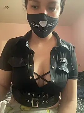 JulliaReiv online show from May 24, 2026, 3:06 pm