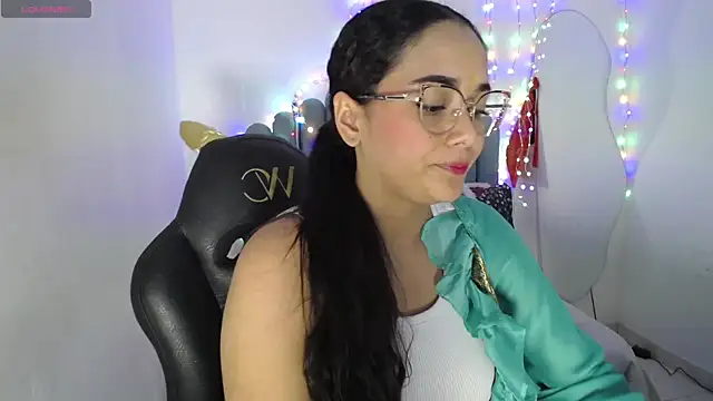 Snapshot of farah_samira chatting on June 24, 2026, 7:46 pm farah samira online show from June 24, 2026, 7:46 pm