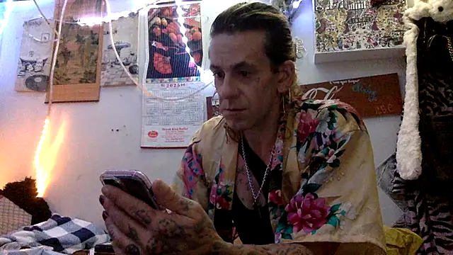 Snapshot of VanillaSnowcones chatting on June 9, 2026, 1:28 am VanillaSnowcones online show from June 9, 2026, 1:28 am