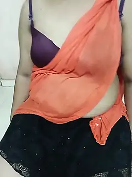 Snapshot of roopa__ chatting on June 4, 2026, 2:56 pm roopa online show from June 4, 2026, 2:56 pm
