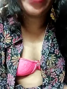 Snapshot of roopa__ chatting on June 5, 2026, 3:13 am roopa online show from June 5, 2026, 3:13 am