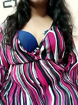 Snapshot of roopa__ chatting on June 5, 2026, 8:53 am roopa online show from June 5, 2026, 8:53 am