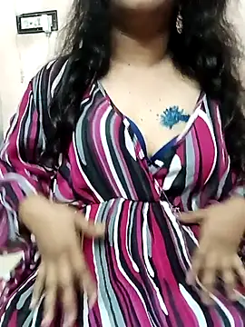 Snapshot of roopa__ chatting on June 6, 2026, 12:16 am roopa online show from June 6, 2026, 12:16 am