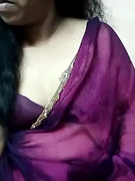 Snapshot of roopa__ chatting on June 15, 2026, 1:24 pm roopa online show from June 15, 2026, 1:24 pm