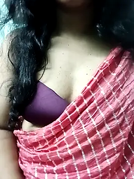 Snapshot of roopa__ chatting on June 18, 2026, 2:23 am roopa online show from June 18, 2026, 2:23 am