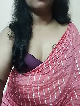 Snapshot of roopa__ chatting on June 18, 2026, 9:14 am roopa online show from June 18, 2026, 9:14 am