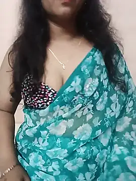 Snapshot of roopa__ chatting on June 21, 2026, 1:35 pm roopa online show from June 21, 2026, 1:35 pm