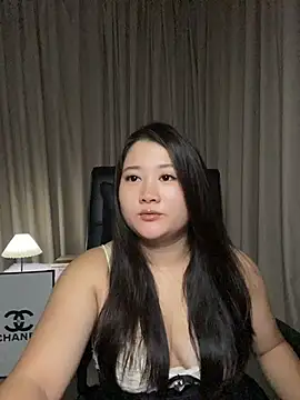 Snapshot of Luckysisi-s chatting on July 4, 2026, 12:33 pm Luckysisi-s online show from July 4, 2026, 12:33 pm