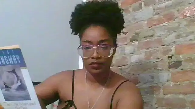 CloverGirlxo online show from May 26, 2026, 4:52 am