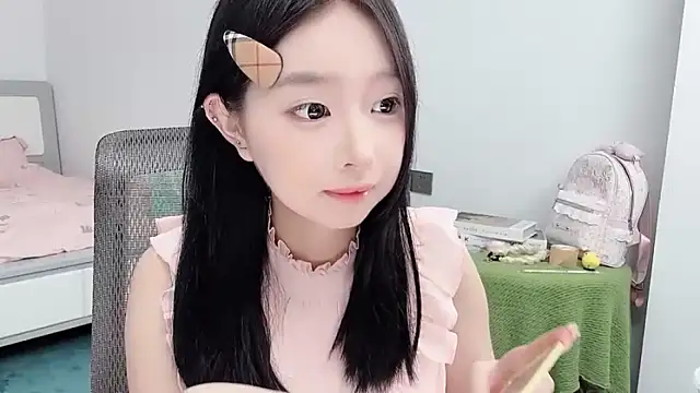 Yoyo33355 online show from June 25, 2026, 3:39 am
