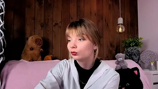 Snapshot of IvoryPesante chatting on June 14, 2026, 8:22 pm IvoryPesante online show from June 14, 2026, 8:22 pm