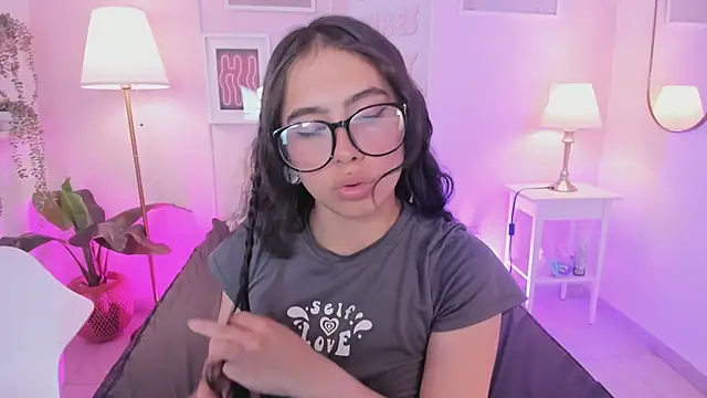 Kimdyy  online show from July 13, 2026, 7:16 pm