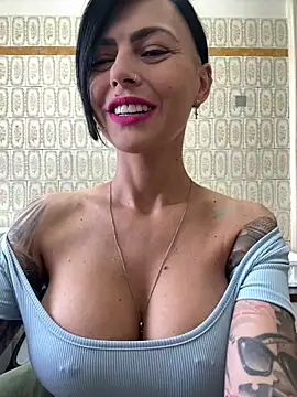 Snapshot of 1HelenRose chatting on June 8, 2026, 12:05 pm 1HelenRose online show from June 8, 2026, 12:05 pm