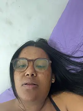 Snapshot of Eumileninha chatting on July 8, 2026, 4:11 pm Eumileninha online show from July 8, 2026, 4:11 pm