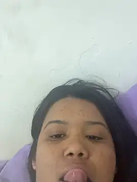 Snapshot of Eumileninha chatting on August 5, 2026, 7:28 pm Eumileninha online show from August 5, 2026, 7:28 pm