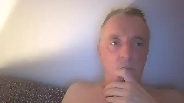 Snapshot of coucou9423 chatting on May 31, 2026, 2:09 am coucou9423 online show from May 31, 2026, 2:09 am