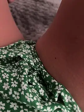elizabethenglishrosey online show from July 31, 2026, 7:24 pm