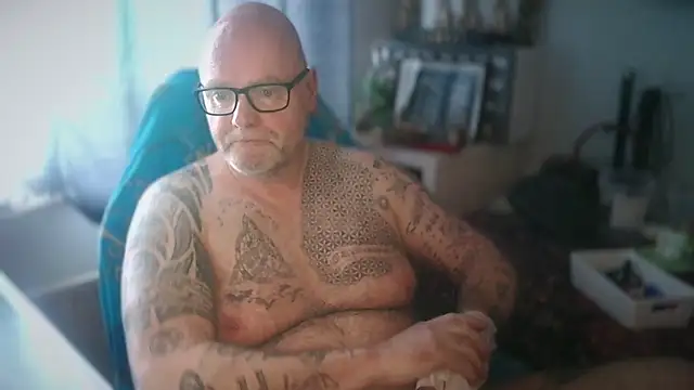 Snapshot of Tattooed_Dilf_01 chatting on May 31, 2026, 8:54 am Tattooed Dilf 01 online show from May 31, 2026, 8:54 am