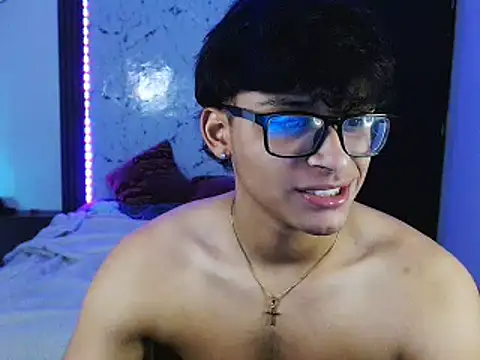 Snapshot of Mr_yisuzz chatting on June 3, 2026, 2:33 pm Mr yisuzz online show from June 3, 2026, 2:33 pm
