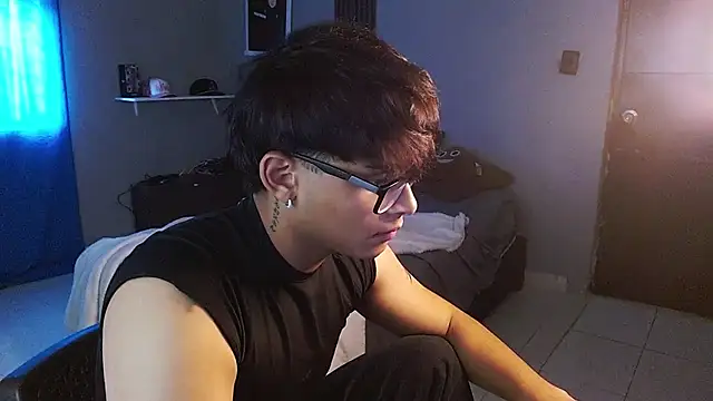Snapshot of Mr_yisuzz chatting on July 4, 2026, 12:22 pm Mr yisuzz online show from July 4, 2026, 12:22 pm