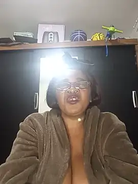 Snapshot of zeebighips chatting on July 5, 2026, 2:07 am zeebighips online show from July 5, 2026, 2:07 am