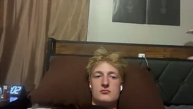 Snapshot of CamBos07 chatting on June 13, 2026, 4:32 am CamBos07 online show from June 13, 2026, 4:32 am