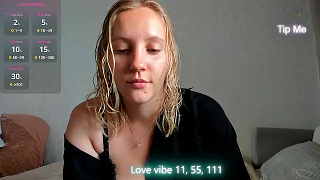 Snapshot of Ann_first_kiss chatting on July 30, 2026, 1:04 am Ann first kiss online show from July 30, 2026, 1:04 am