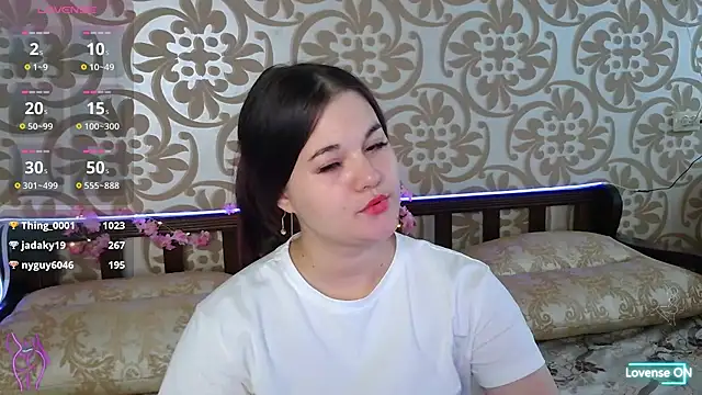 Snapshot of ElisesMuse chatting on June 21, 2026, 1:46 pm ElisesMuse online show from June 21, 2026, 1:46 pm