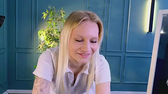 haleybooo online show from May 26, 2026, 8:21 am