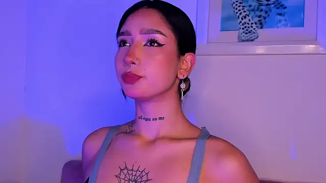 Snapshot of SophieMoneet chatting on July 3, 2026, 12:44 pm SophieMoneet online show from July 3, 2026, 12:44 pm