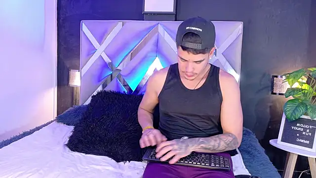 Snapshot of Alex-Rodriguezz chatting on June 23, 2026, 7:56 pm Alex-Rodriguezz online show from June 23, 2026, 7:56 pm