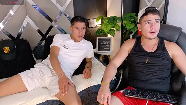 Snapshot of Alex-Rodriguezz chatting on June 25, 2026, 8:02 pm Alex-Rodriguezz online show from June 25, 2026, 8:02 pm