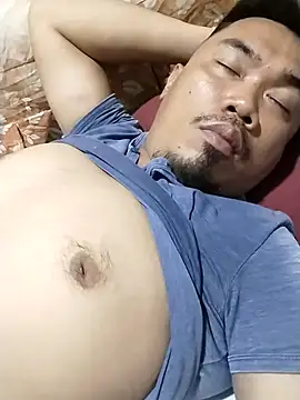 Renatolovearmpits online show from May 27, 2026, 12:24 pm