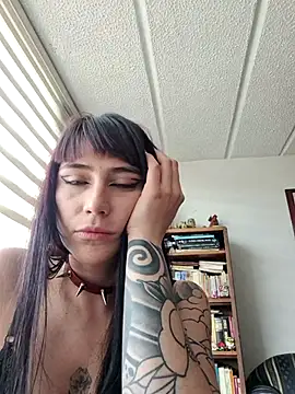 alynnafem online show from July 22, 2026, 8:44 pm
