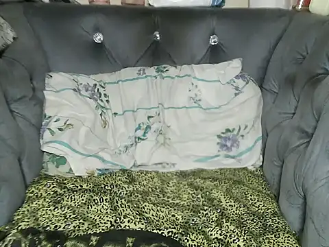 Snapshot of Silky_aura chatting on July 3, 2026, 12:33 pm Silky aura online show from July 3, 2026, 12:33 pm
