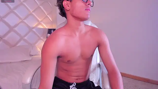 Snapshot of MarcoDeluxxe chatting on May 27, 2026, 11:40 am MarcoDeluxxe online show from May 27, 2026, 11:40 am