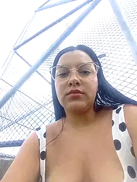 Sexy nayra outdoors  online show from June 1, 2026, 7:26 pm