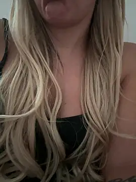 Snapshot of VenClea chatting on July 5, 2026, 6:59 pm VenClea online show from July 5, 2026, 6:59 pm