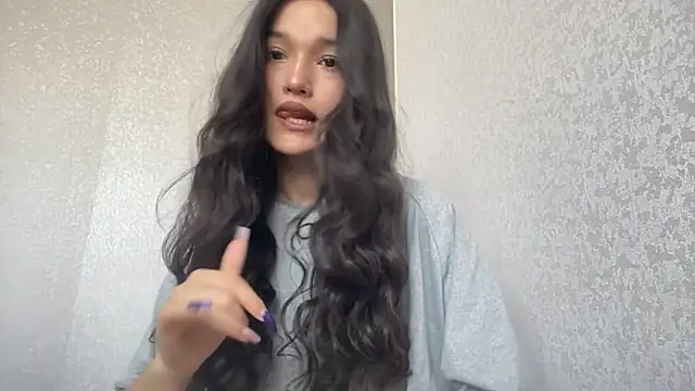 LisetteParajon online show from June 12, 2026, 5:17 am