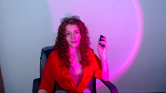 Snapshot of ViolaHot_ chatting on June 14, 2026, 12:29 pm ViolaHot online show from June 14, 2026, 12:29 pm