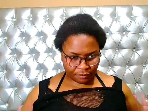Snapshot of loveniax chatting on July 1, 2026, 11:01 am loveniax online show from July 1, 2026, 11:01 am