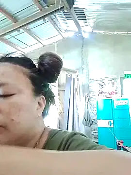 Snapshot of MommyRose28 chatting on July 27, 2026, 12:06 am MommyRose28 online show from July 27, 2026, 12:06 am