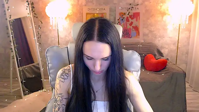 Snapshot of NicoleMerz chatting on June 21, 2026, 5:04 pm NicoleMerz online show from June 21, 2026, 5:04 pm