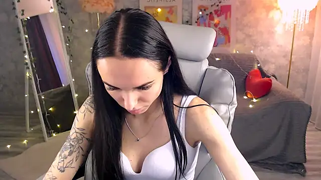 Snapshot of NicoleMerz chatting on June 23, 2026, 3:21 pm NicoleMerz online show from June 23, 2026, 3:21 pm