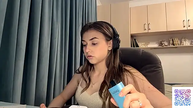 Snapshot of CameTruce chatting on June 21, 2026, 5:48 pm CameTruce online show from June 21, 2026, 5:48 pm